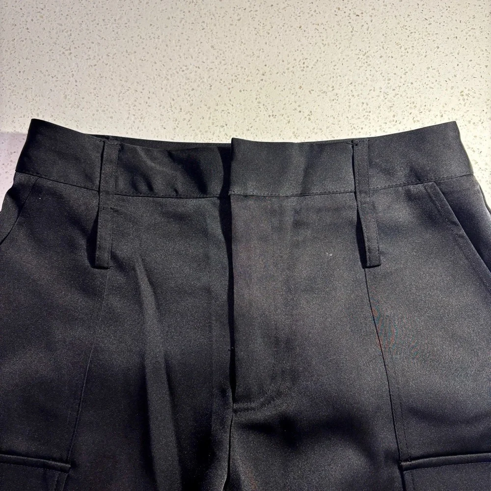 NWOT Noli Milan Black Satin Cargo Pants Size 2 - Picture 8 of 11